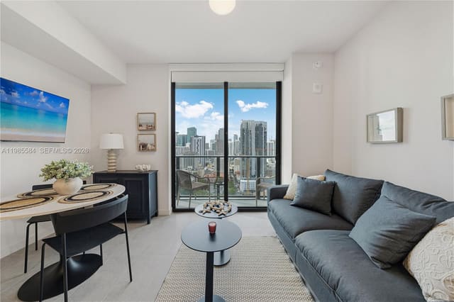 121 NE 5th 2604, Miami, FL 33132