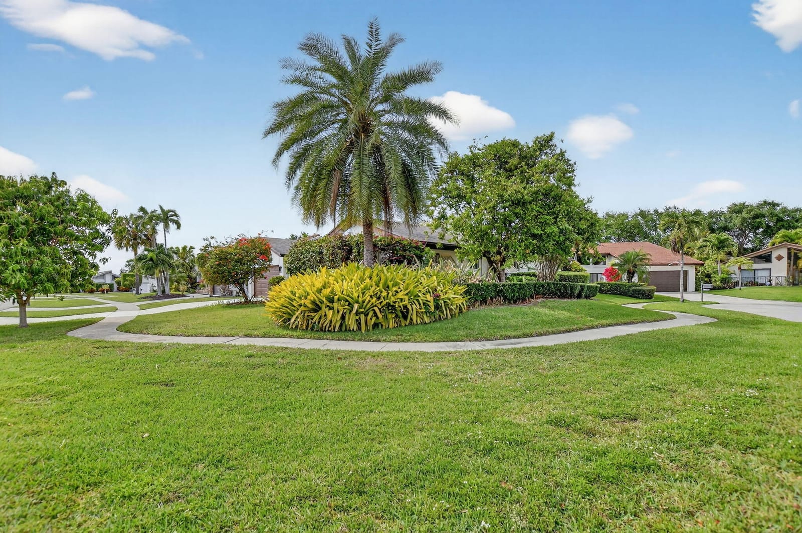 6163 Amberwoods Drive — photo 3