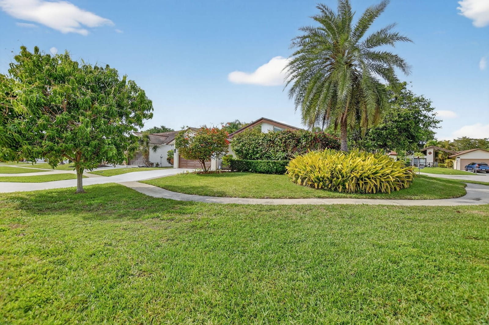 6163 Amberwoods Drive — photo 4