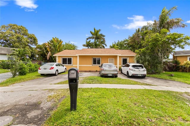 7690 SW 7th Court, North Lauderdale, FL 33068