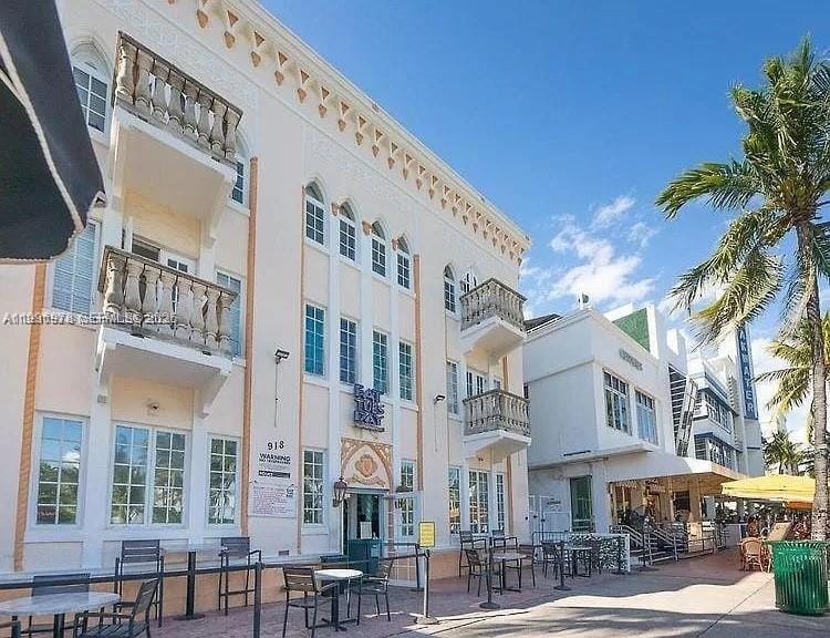 918 Ocean Drive 302 — photo 2