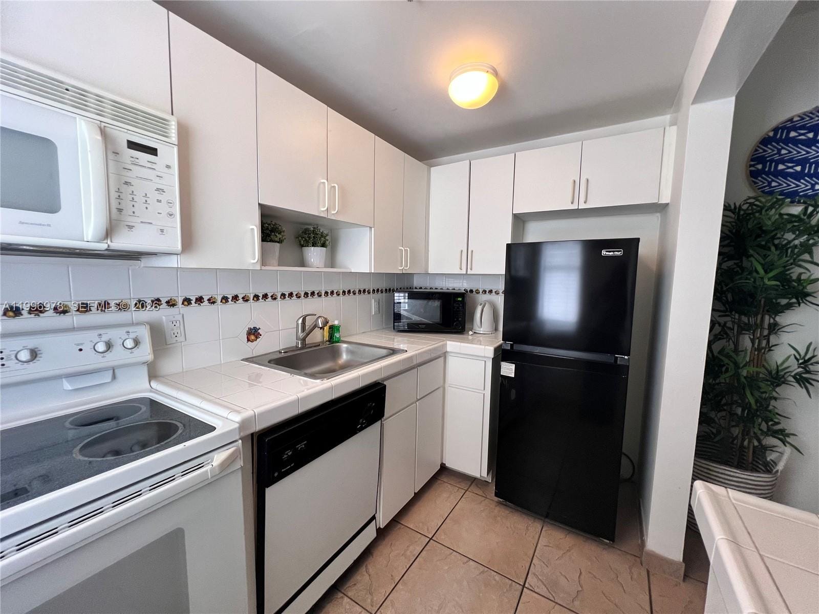918 Ocean Drive 302 — photo 8