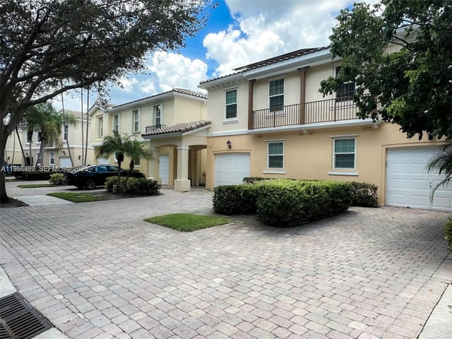 197 Santa Barbara Way, sold in Catalina Lakes, Palm Beach Gardens, FL