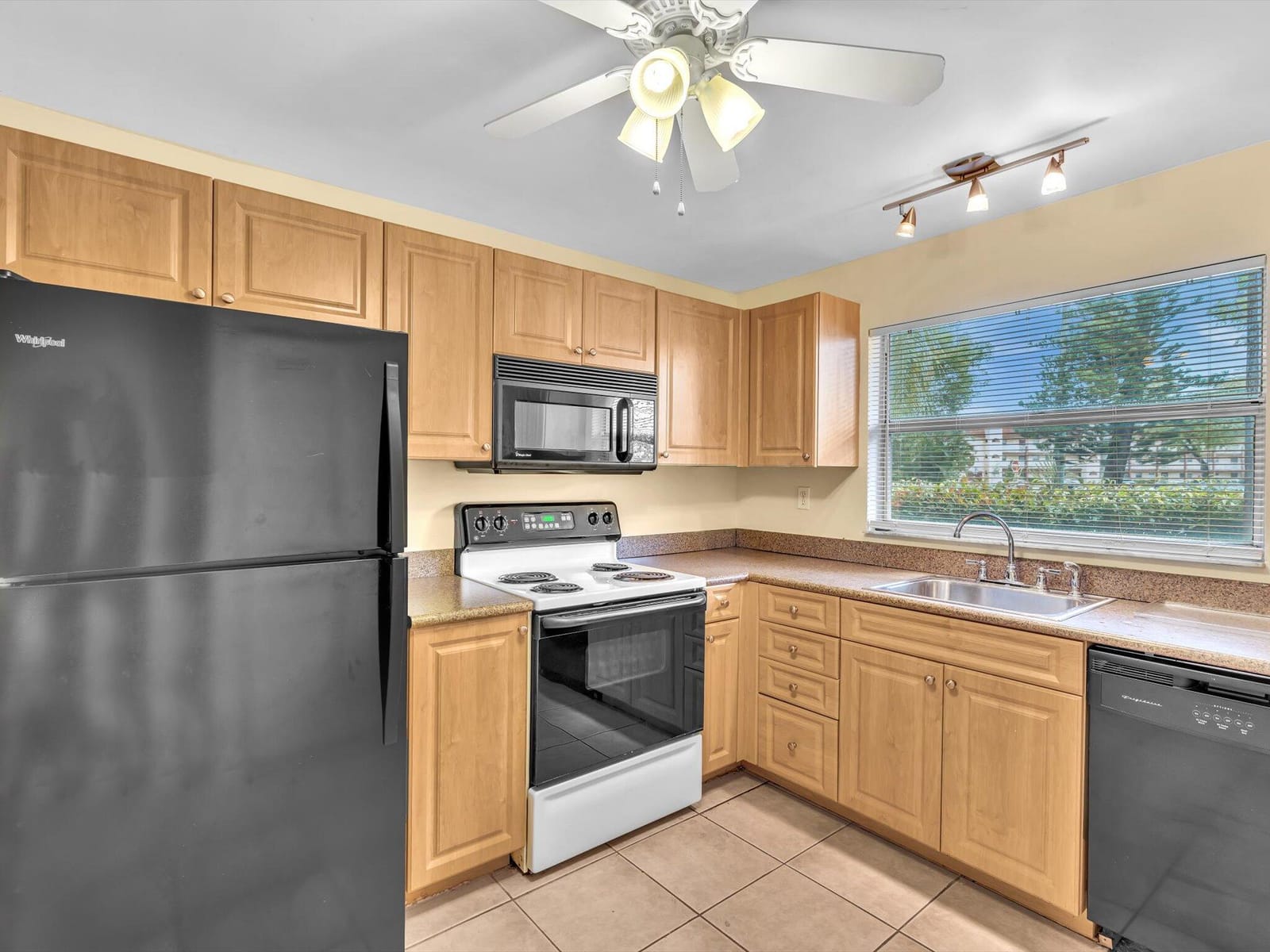 9301 Sunrise Lakes Boulevard, Sunrise, FL 33322 photo 21