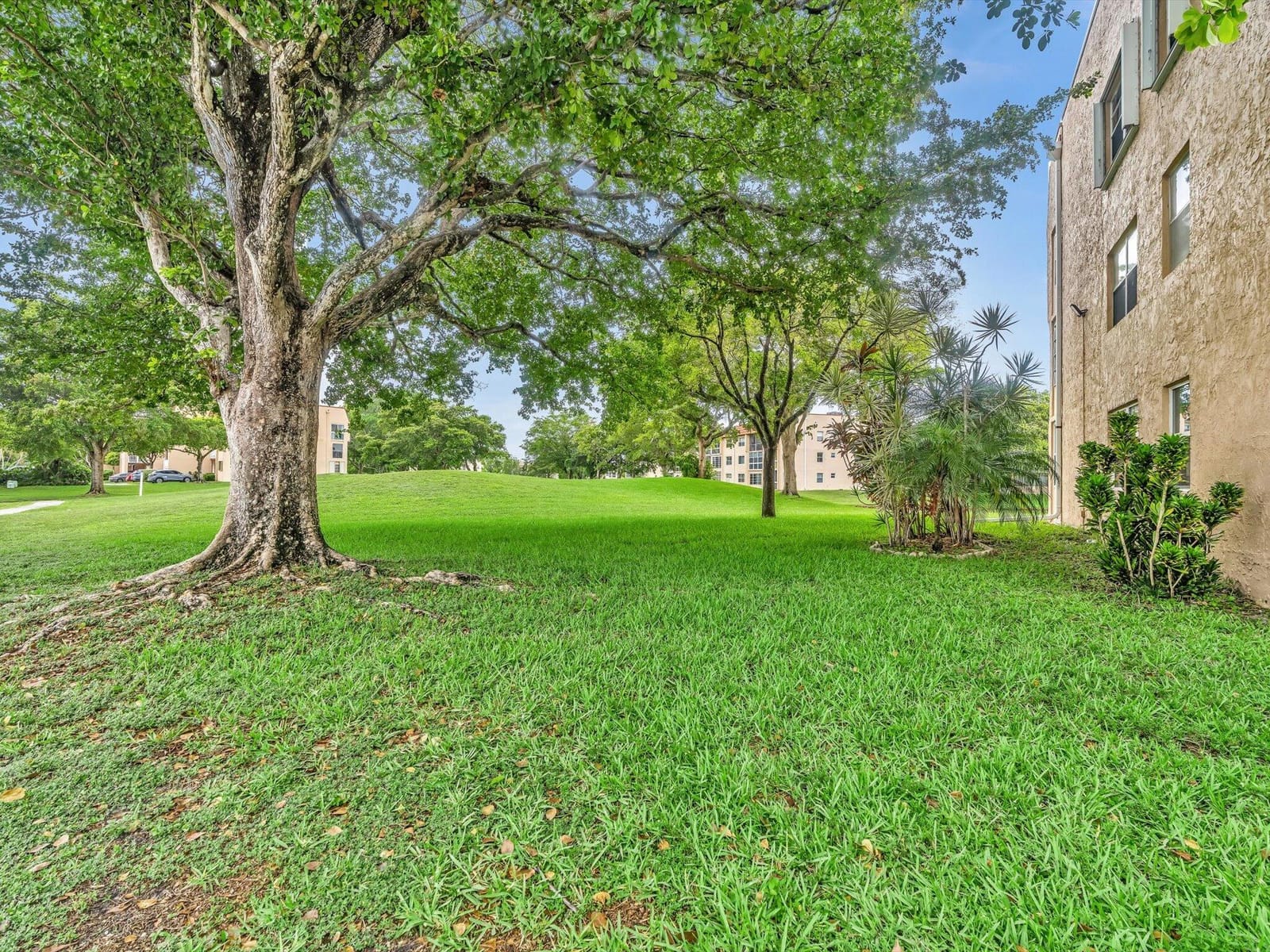 9301 Sunrise Lakes Boulevard — photo 4