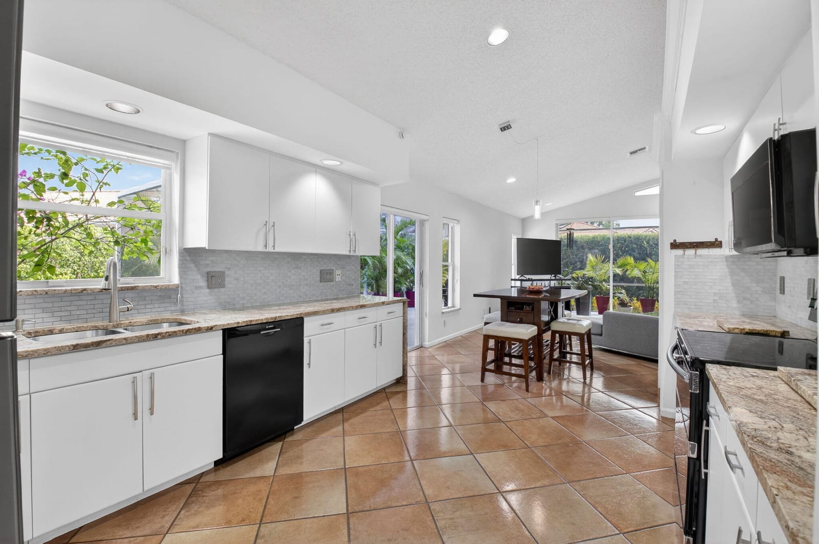 11590 Creekside Drive — photo 9