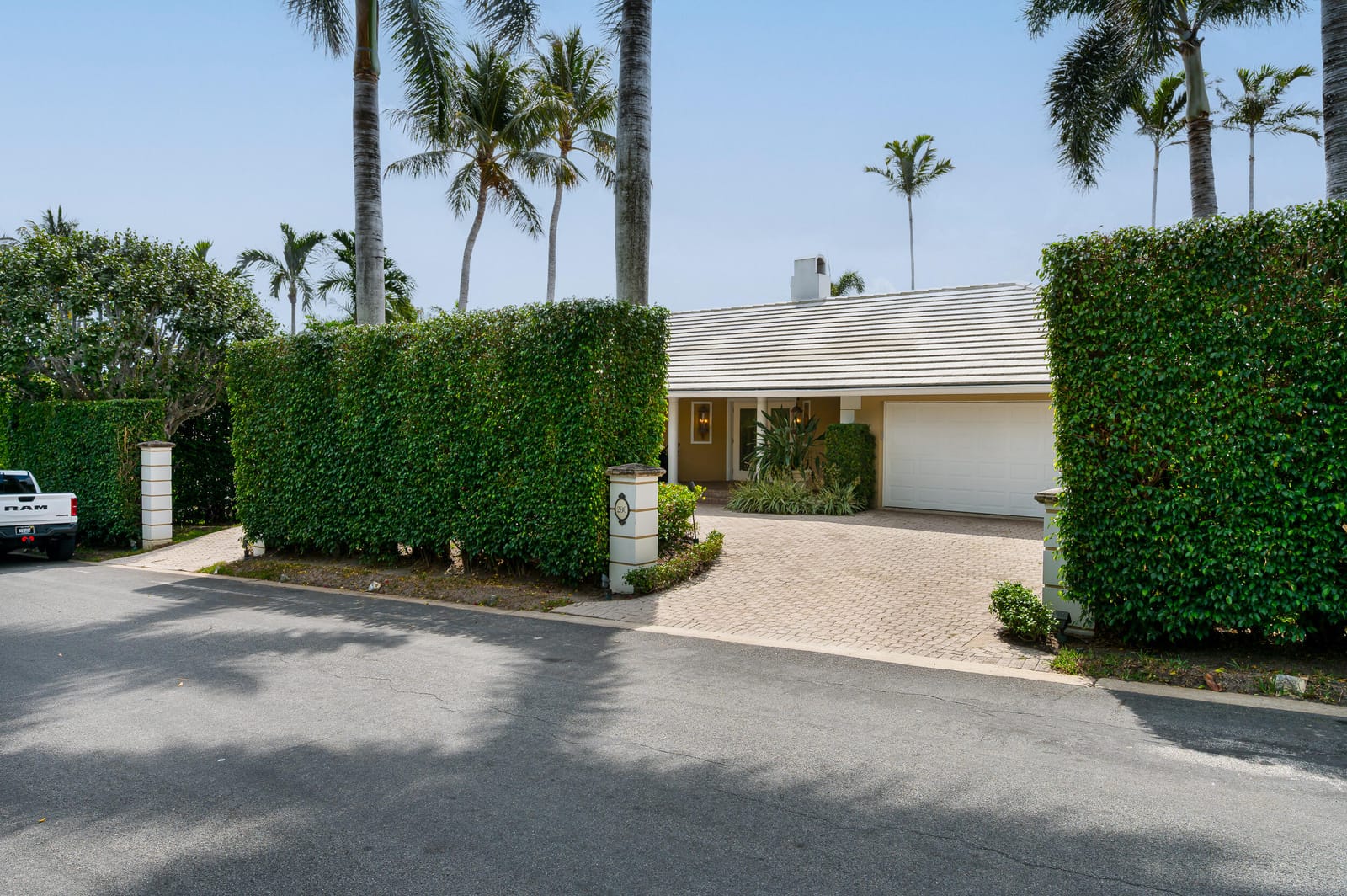 280 Tradewind Drive — photo 1