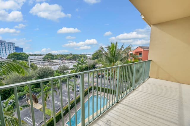 1650 Presidential Way 504, sold in Park Place Condo, West Palm Beach, FL
