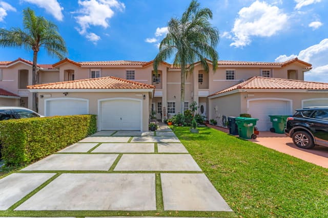 13860 SW 102nd Terrace, sold in Charlestowne, Miami, FL