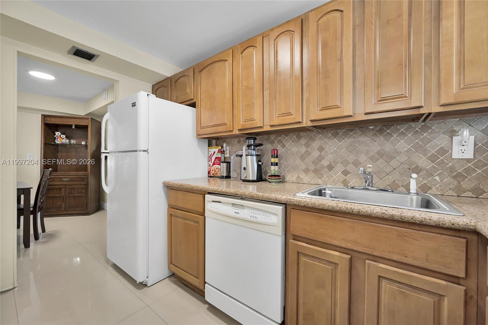7620 Carlyle Avenue 204, Miami Beach, FL 33141 photo 8