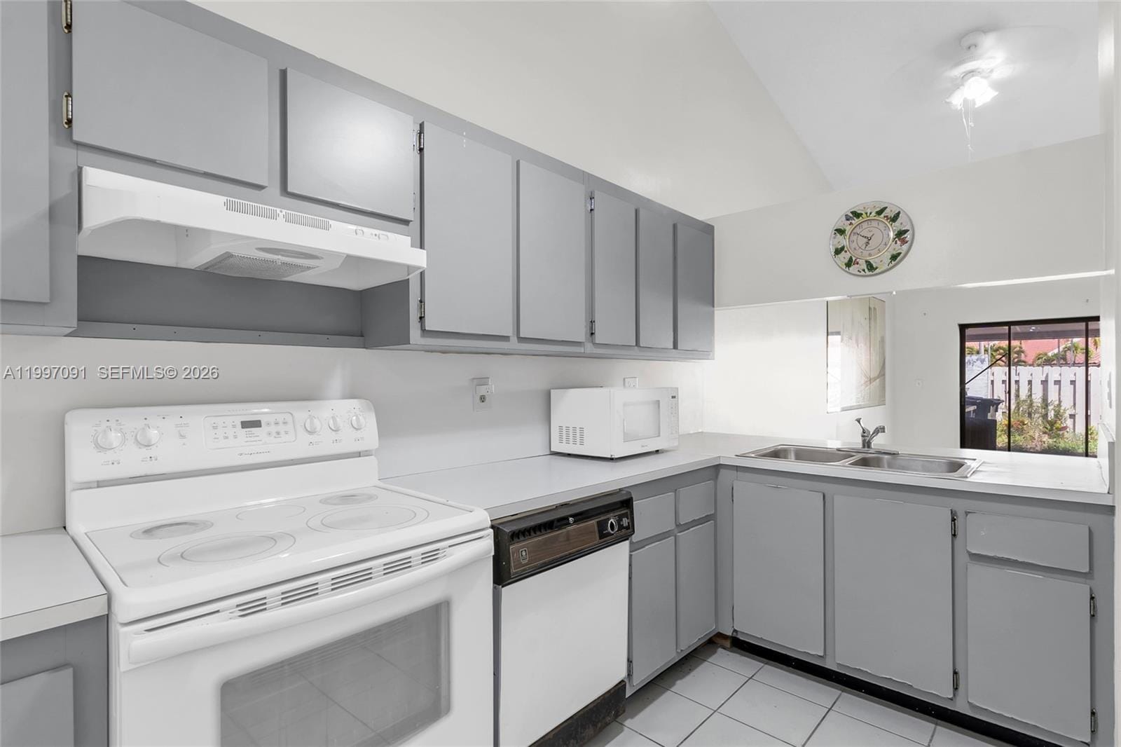 6323 SW 147th Place Circle, Miami, FL 33193 photo 10