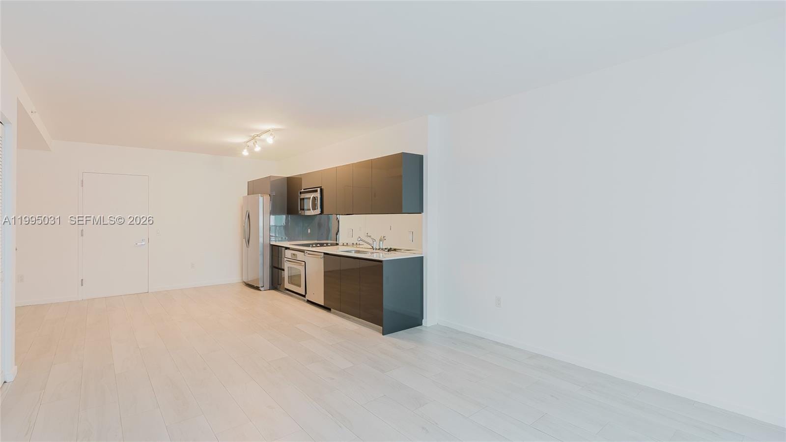 31 SE 6th Street 1906, Miami, FL 33131 photo 2