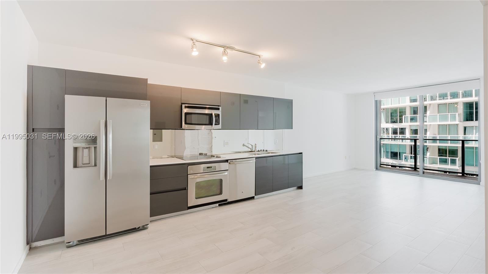 31 SE 6th Street 1906, Miami, FL 33131 photo 3