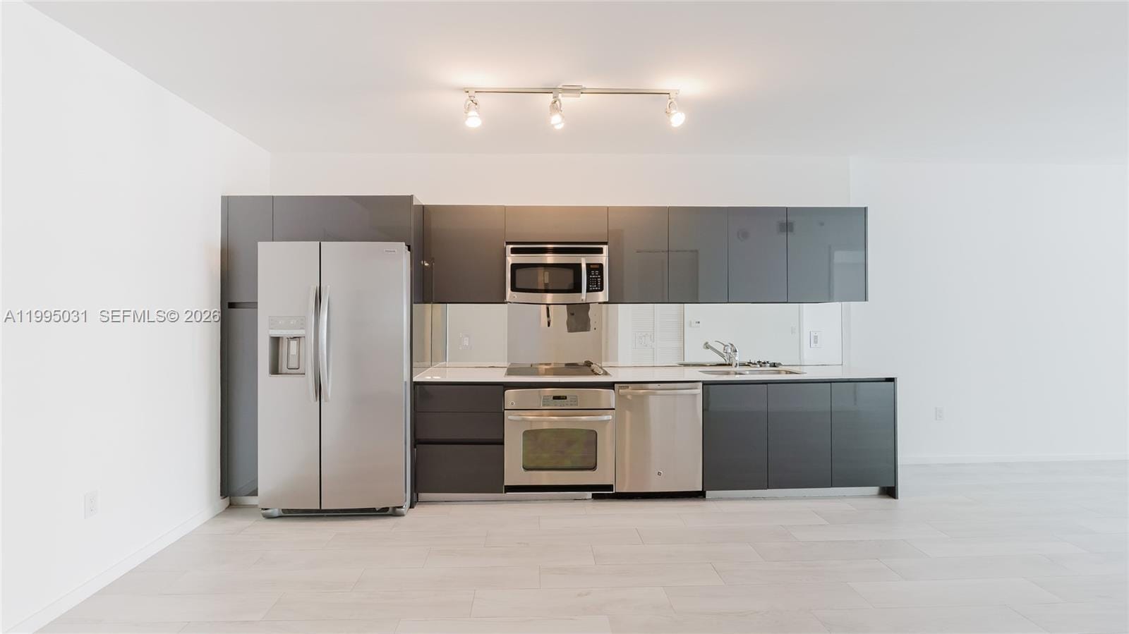 31 SE 6th Street 1906, Miami, FL 33131 photo 4