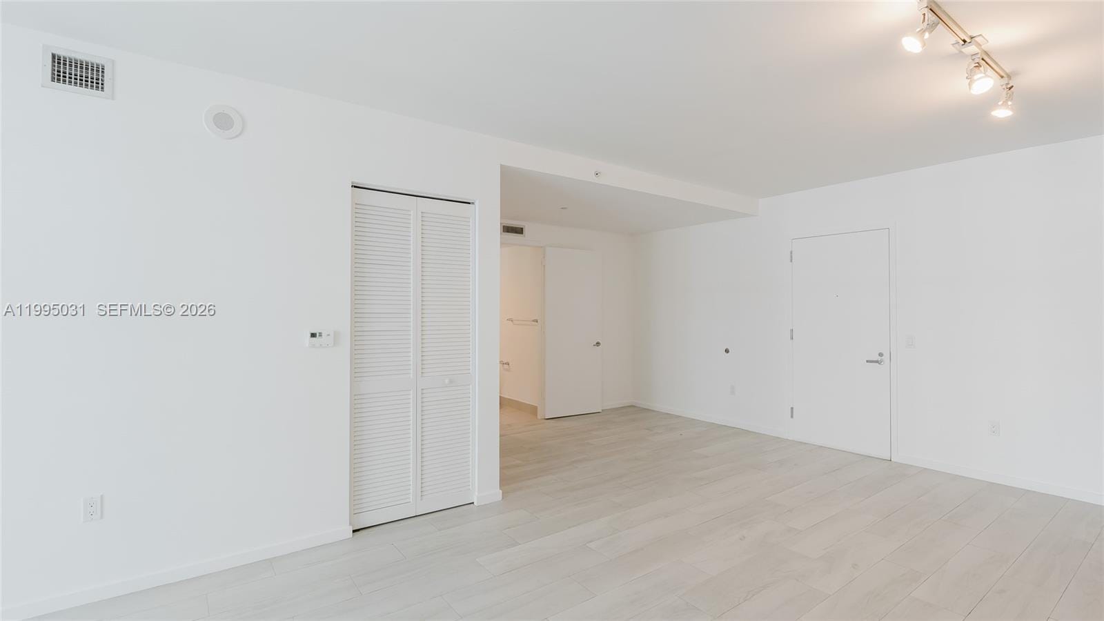 31 SE 6th Street 1906, Miami, FL 33131 photo 6