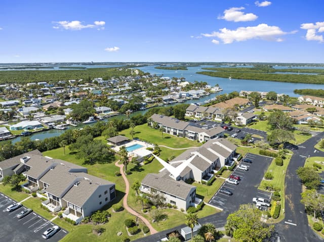 3209 S Lakeview Circle 8-101, Hutchinson Island, FL 34949