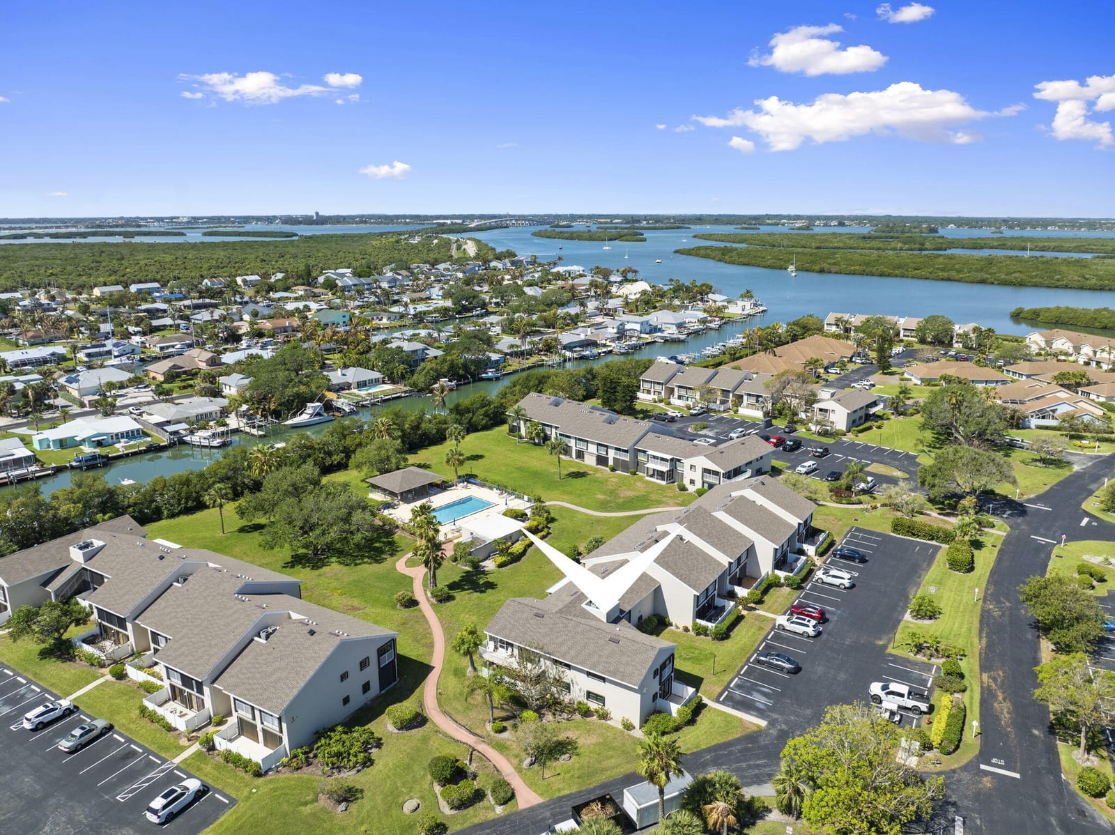 Pending home at 3209 S Lakeview Circle 8-101, Hutchinson Island, FL 34949