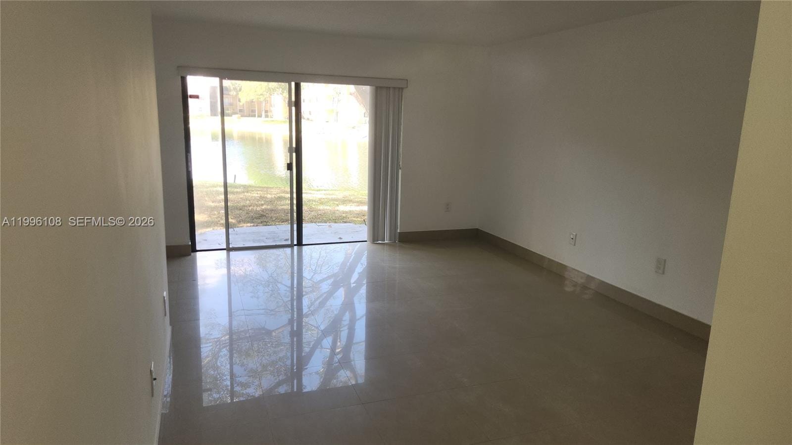 210 E Palm Circle E, Pembroke Pines, FL 33025 photo 3