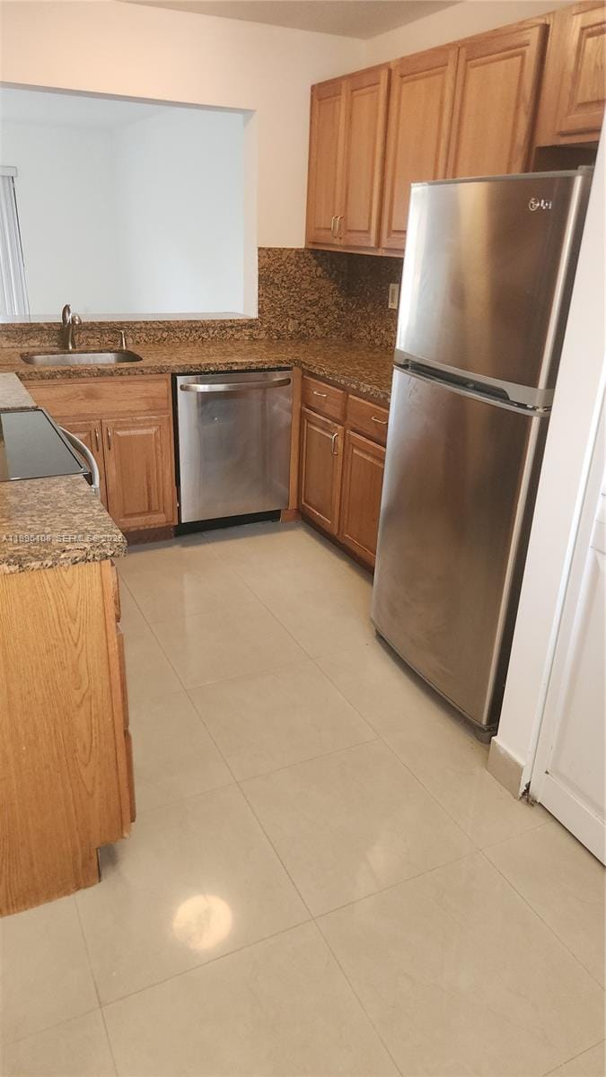 210 E Palm Circle E, Pembroke Pines, FL 33025 photo 8