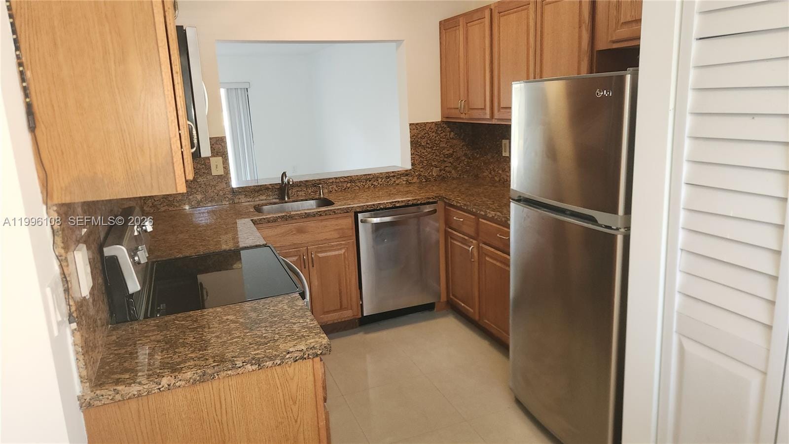 210 E Palm Circle E, Pembroke Pines, FL 33025 photo 9