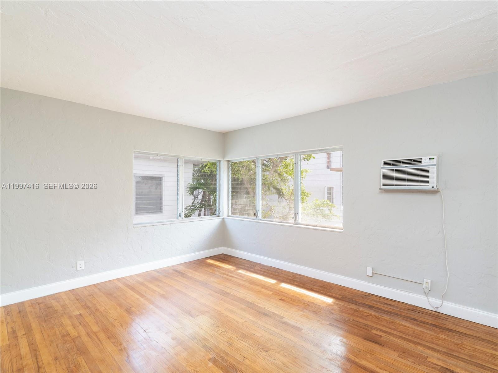 7635 Dickens Avenue, Miami Beach, FL 33141 photo 9