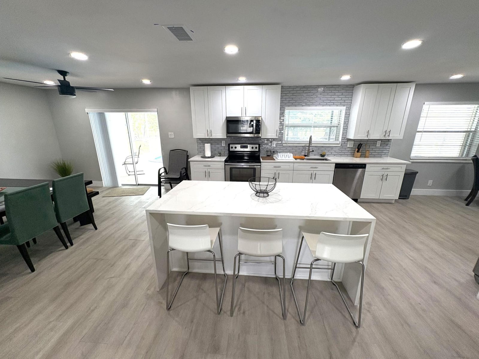1401 NW 75th Terrace — photo 9