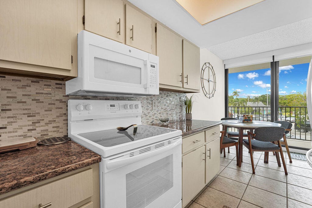 1101 River Reach Drive 209 — photo 12