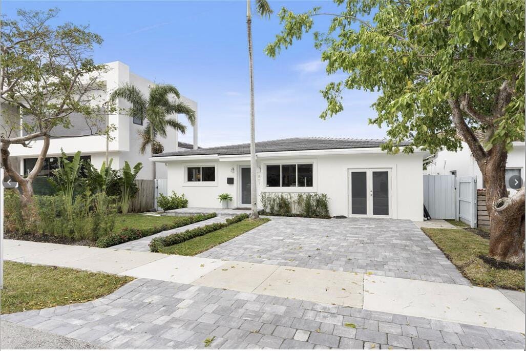 807 SE 11th Court, Fort Lauderdale, FL 33316 photo 2