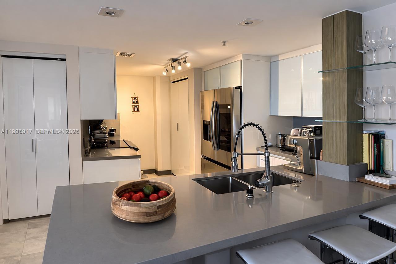 701 Brickell Key Boulevard 1611, Miami, FL 33131, Miami