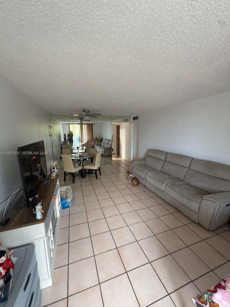 1825 W 44th Place 208 — photo 2