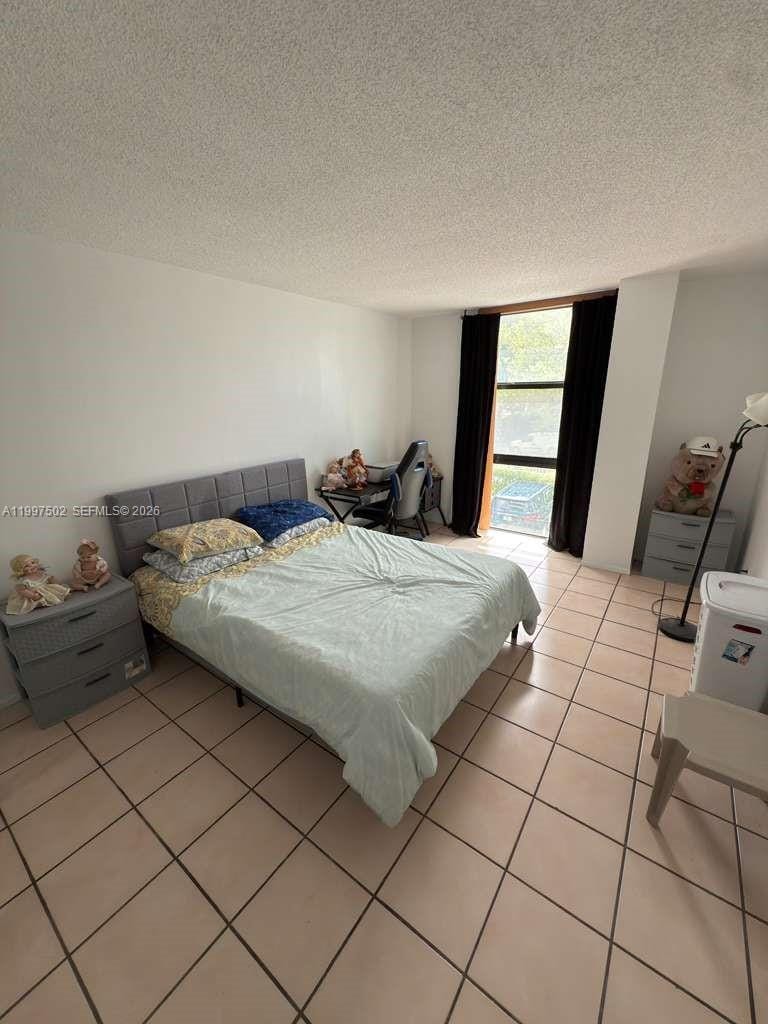 1825 W 44th Place 208 — photo 5