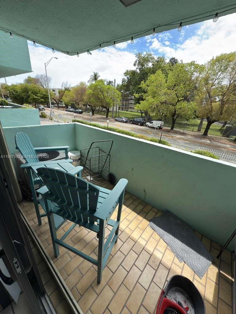 1825 W 44th Place 208 — photo 8