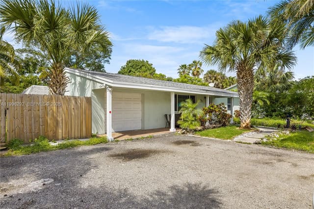 417 SW 1st Avenue, Boynton Beach, FL 33435