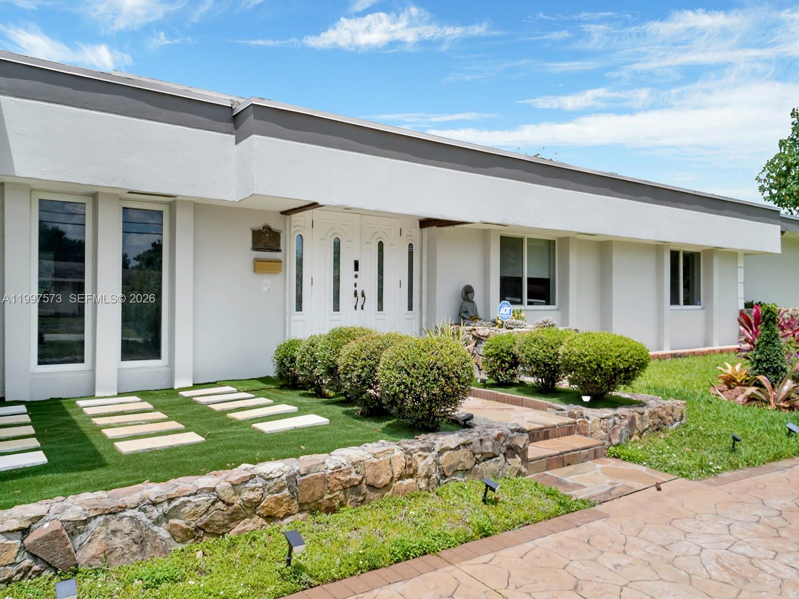 621 E Tropical Way, Plantation, FL 33317, Plantation