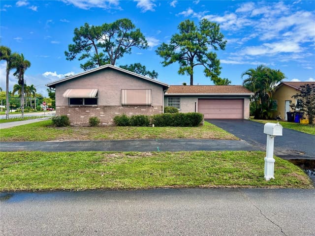 7275 Pine Manor Drive, sold in Lucerne Lakes Homes Villa, Lake Worth, FL