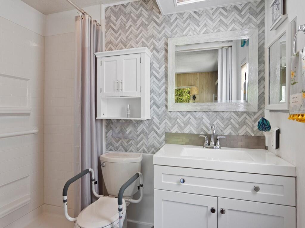 521 NE Sapphire Way — photo 11