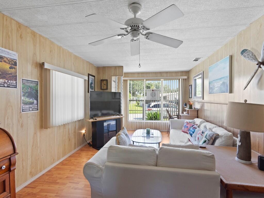 521 NE Sapphire Way — photo 7