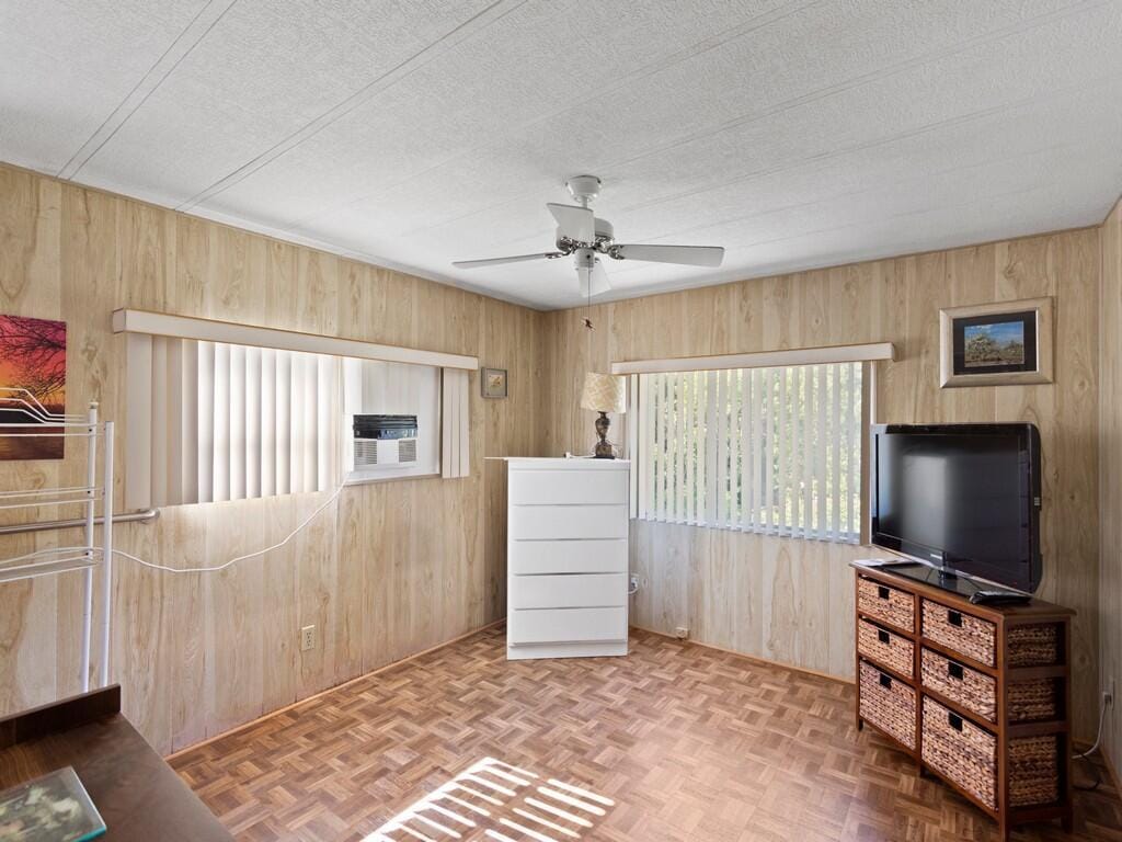 521 NE Sapphire Way — photo 9