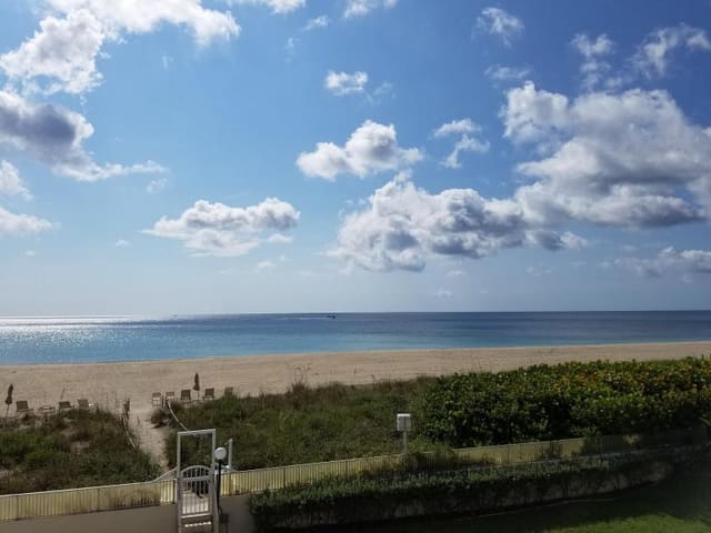 2565 S Ocean Boulevard 2250, sold in Palm Beach Whitehouse, Palm Beach, FL