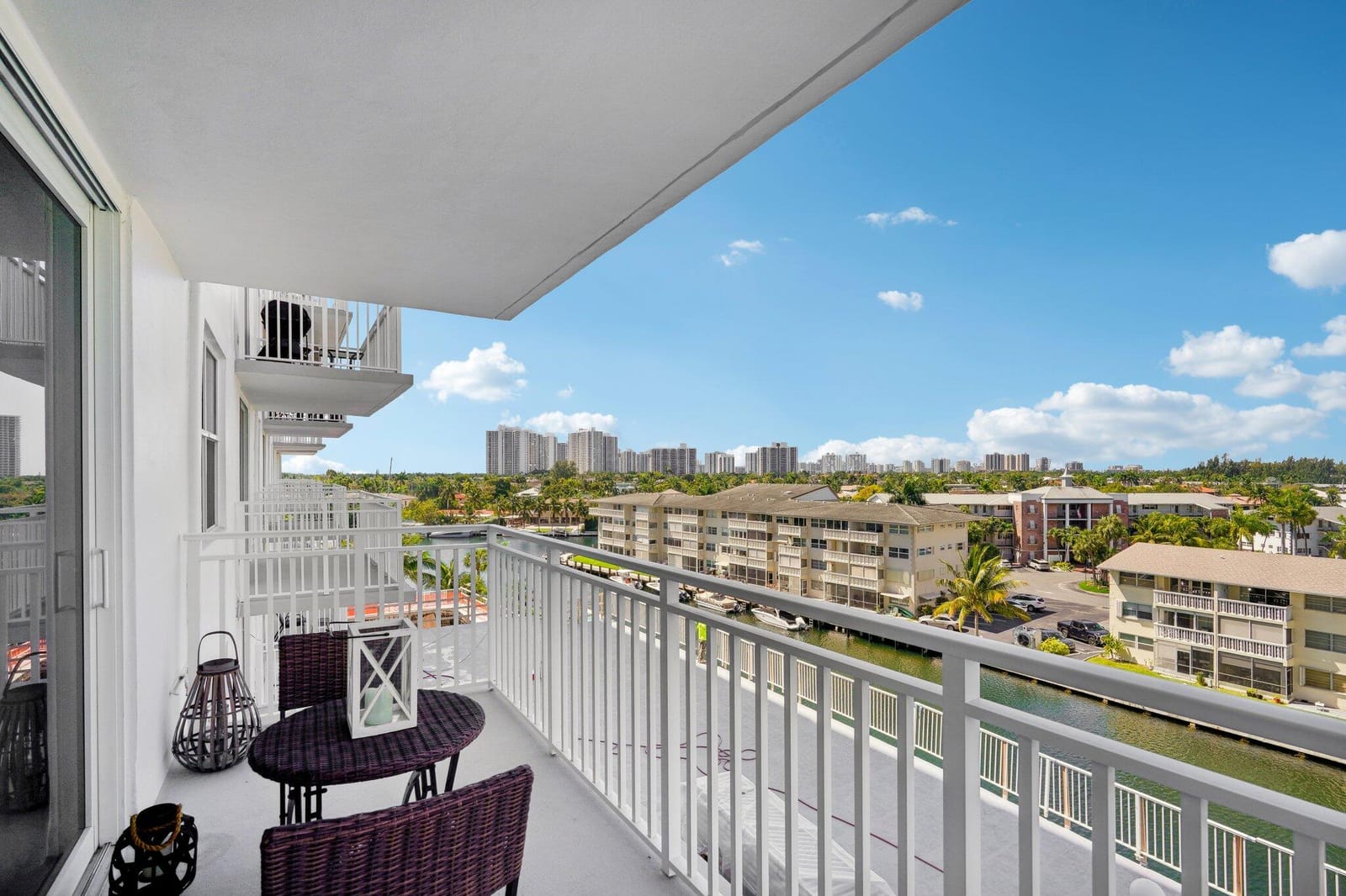 427 Golden Isles Drive 6d, Hallandale Beach, FL 33009 photo 1