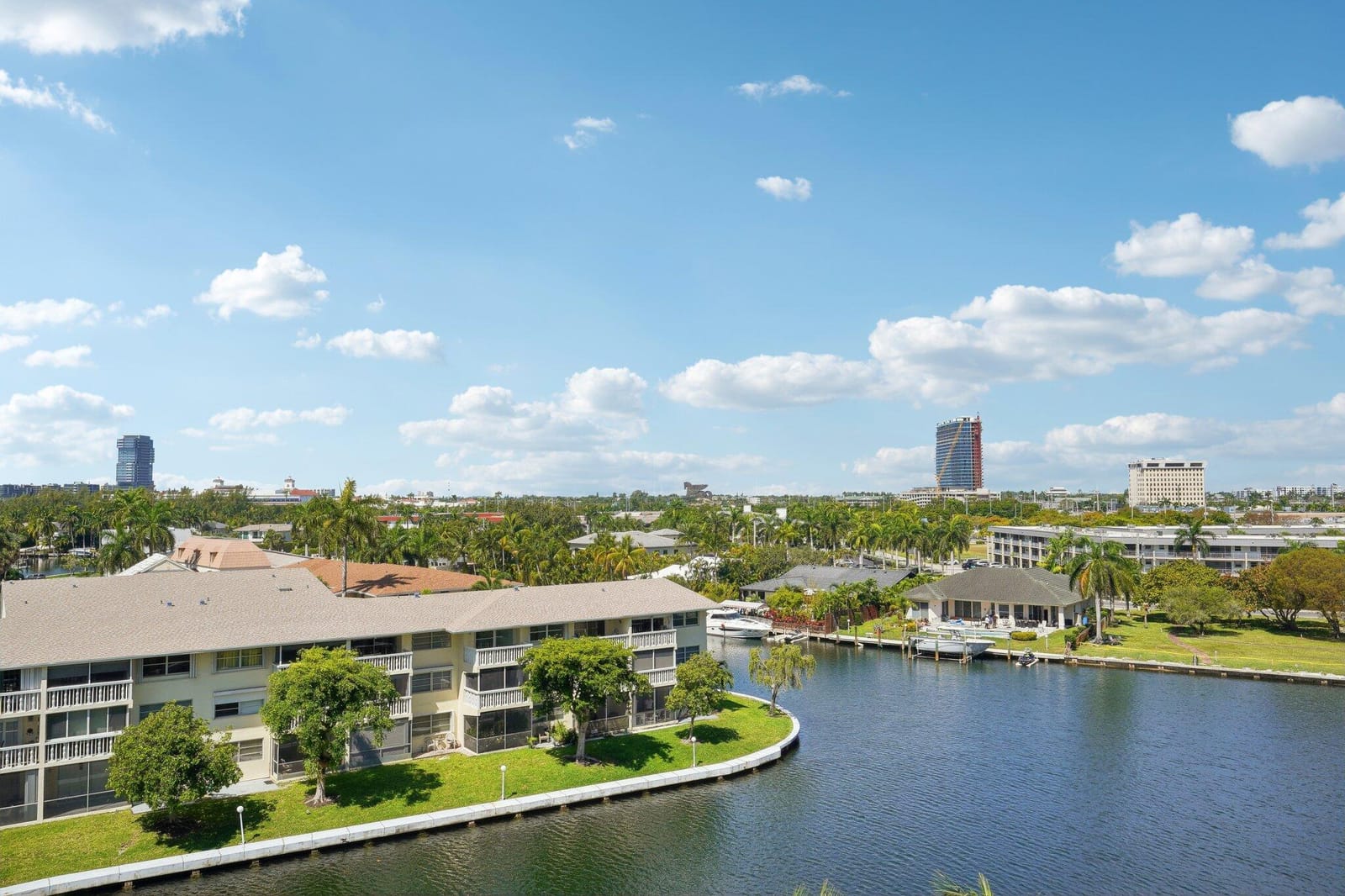 427 Golden Isles Drive 6d, Hallandale Beach, FL 33009 photo 2