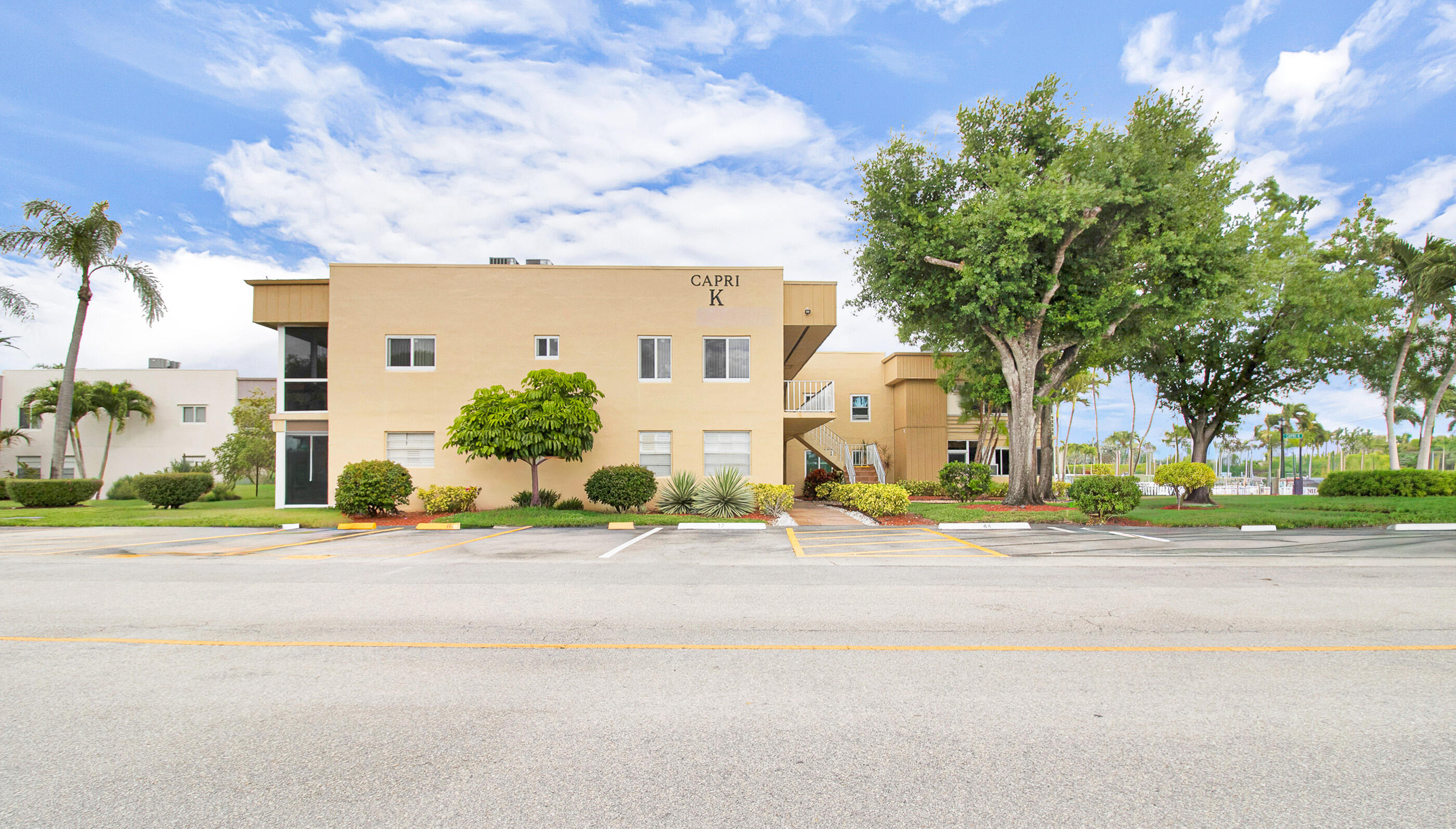 525 Capri K, Delray Beach, FL 33484 photo 2