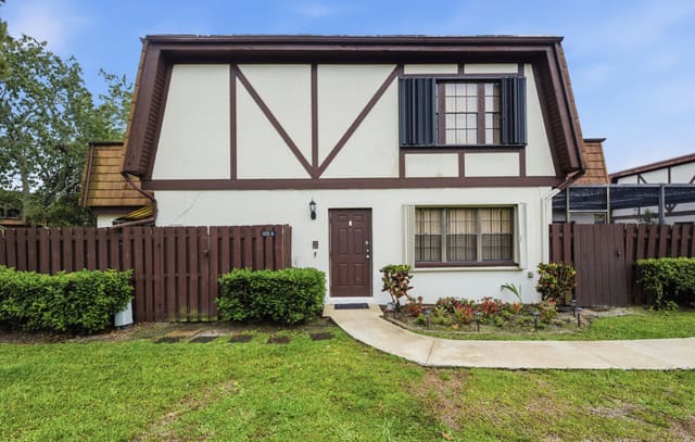 105 Weybridge Circle A, Royal Palm Beach, FL 33411