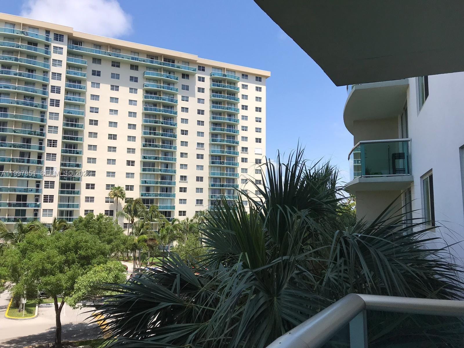 19380 Collins Avenue 319 — photo 4