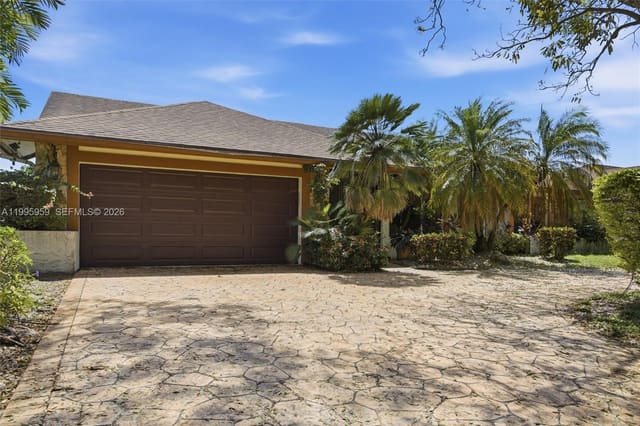 8230 SW 55th Court, sold in Davie Lake Estates, Davie, FL