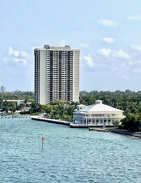 5600 N Flagler Drive 404, West Palm Beach, FL 33407