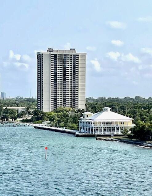 5600 N Flagler Drive 404, West Palm Beach, FL 33407