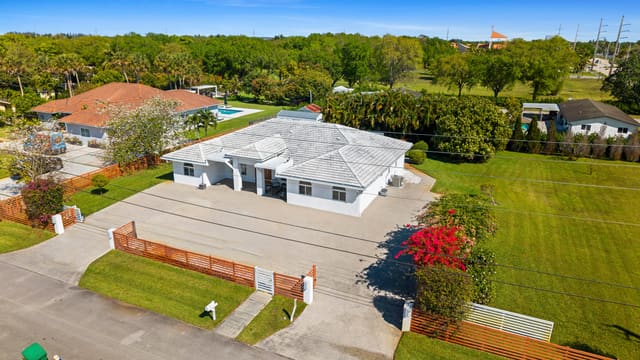 13621 SW 16th Street, Davie, FL 33325