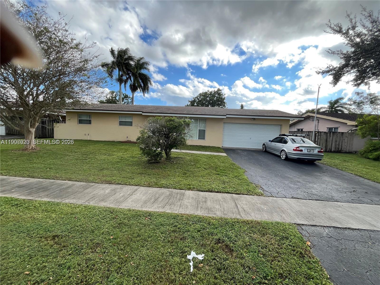 7200 NW 10th Place, Plantation, FL 33313, Plantation