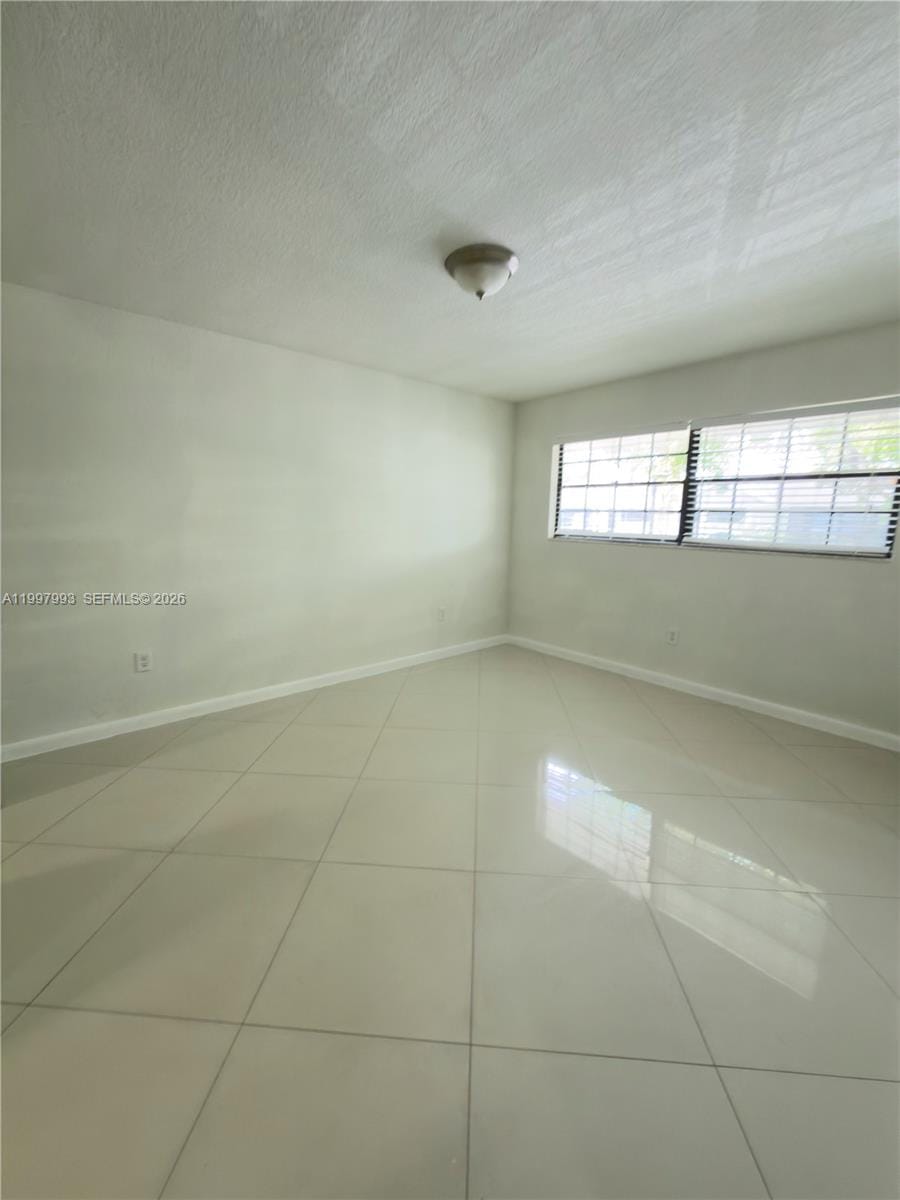 907 NE 199th Street 204, Miami, FL 33179 photo 16